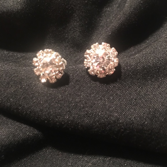 💥LAST PAIR💥 Sunflower CZ Studs - Picture 6 of 7